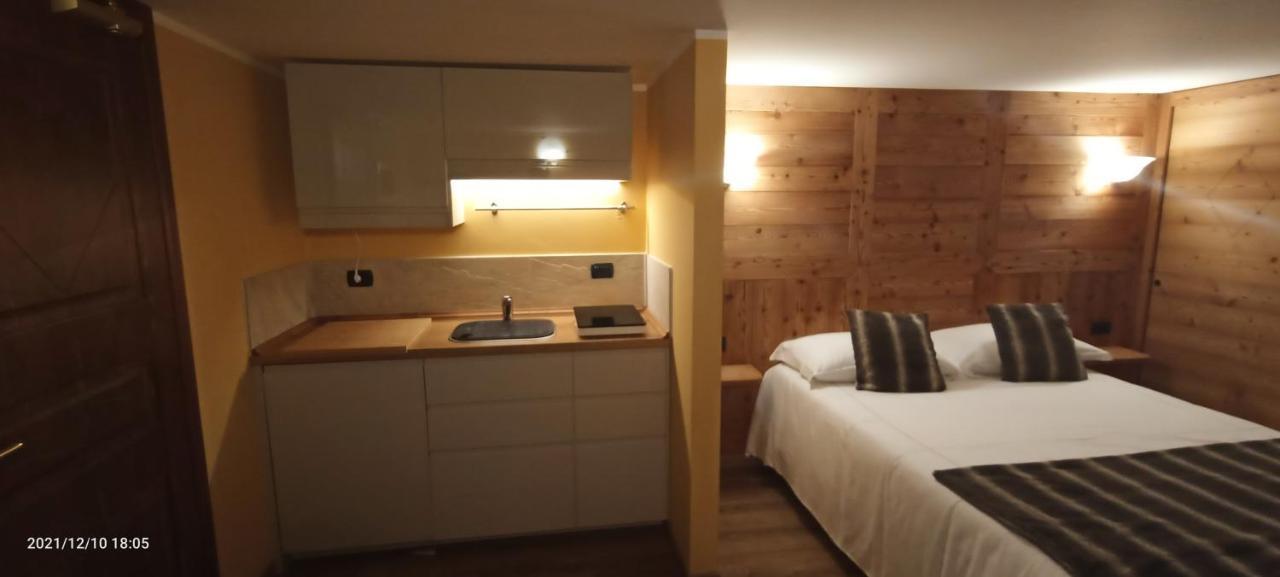 Chalet Alpina Hotel & Apartments La Thuile Eksteriør bilde