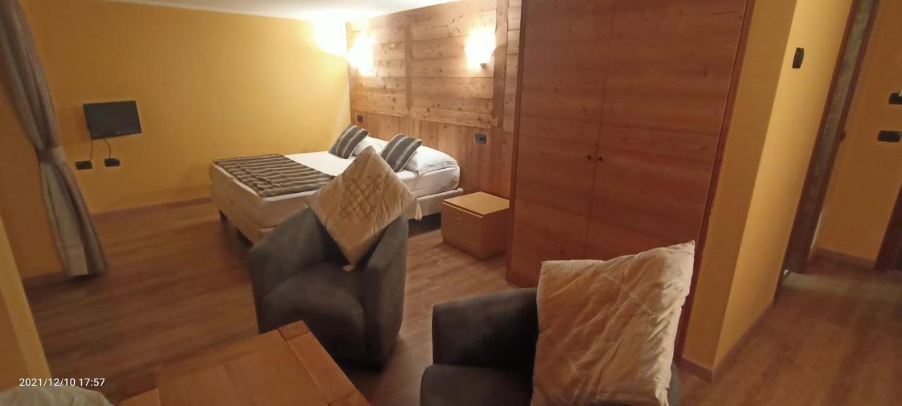 Chalet Alpina Hotel & Apartments La Thuile Eksteriør bilde