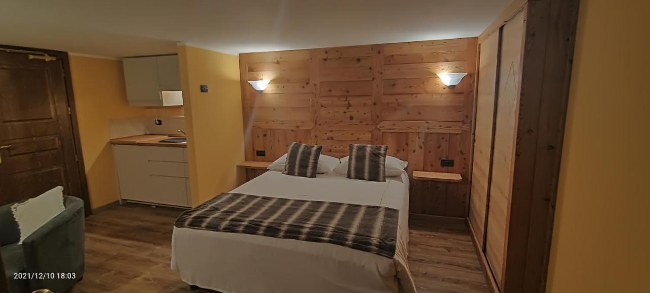 Chalet Alpina Hotel & Apartments La Thuile Eksteriør bilde