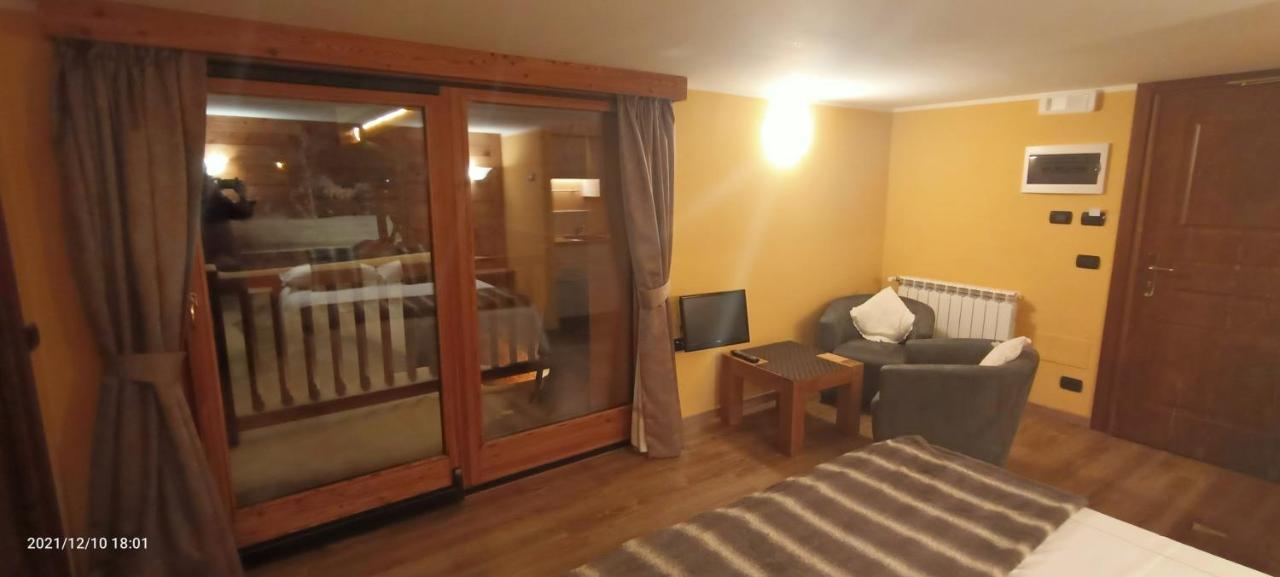 Chalet Alpina Hotel & Apartments La Thuile Eksteriør bilde