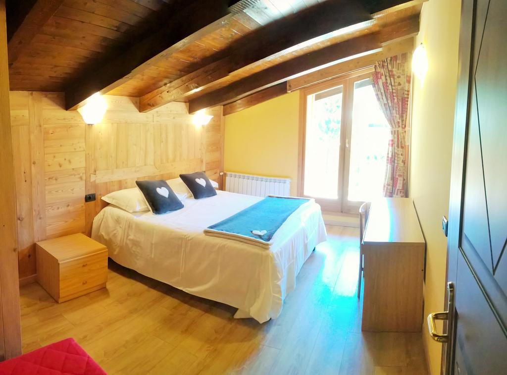 Chalet Alpina Hotel & Apartments La Thuile Eksteriør bilde