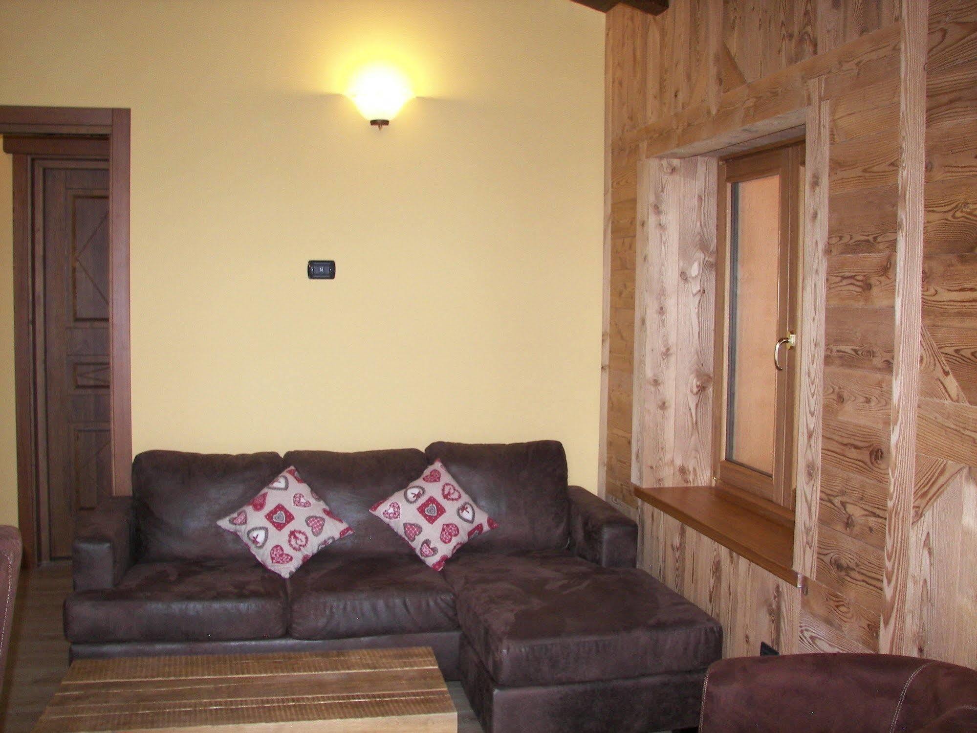 Chalet Alpina Hotel & Apartments La Thuile Eksteriør bilde