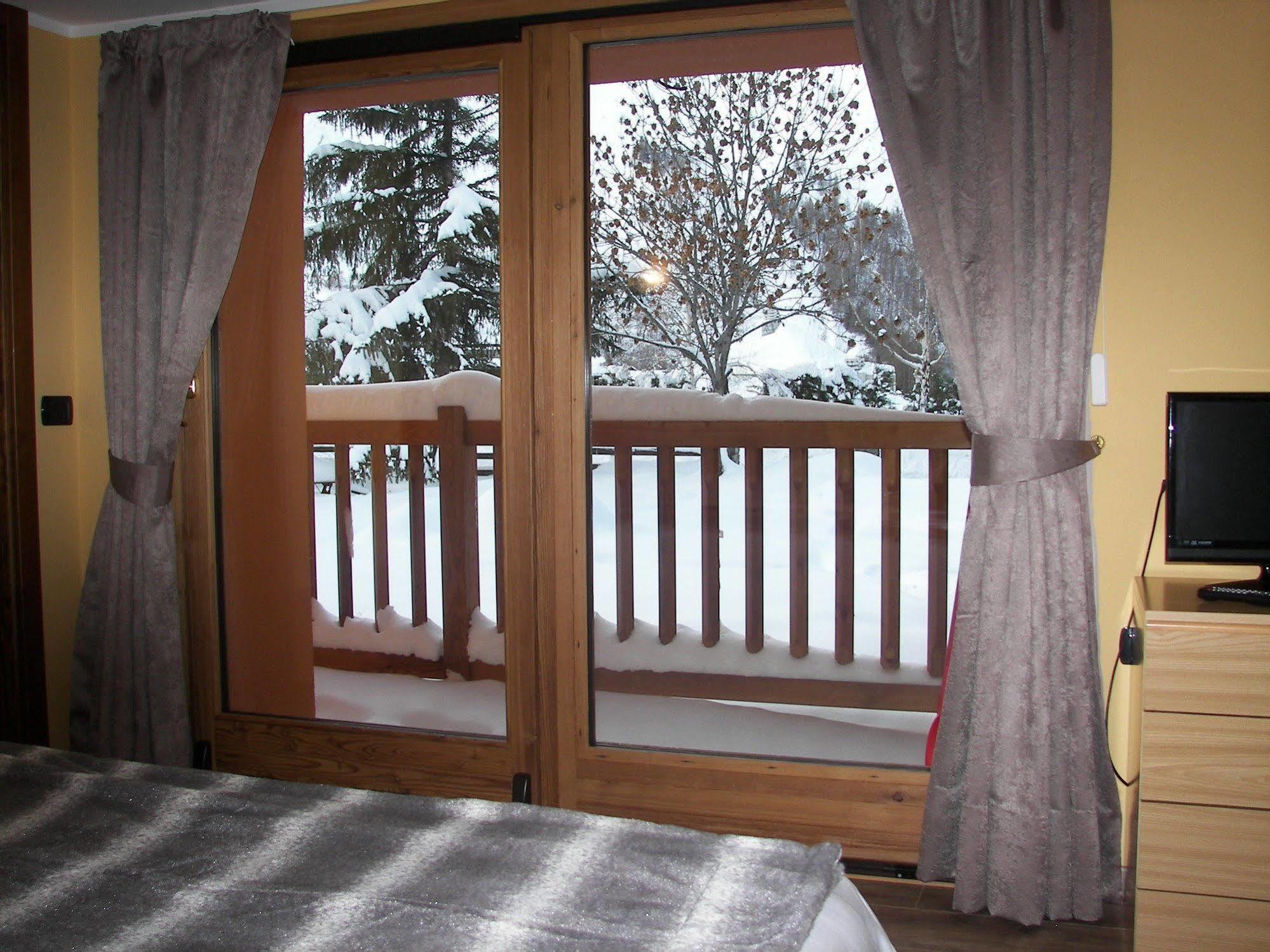 Chalet Alpina Hotel & Apartments La Thuile Eksteriør bilde